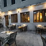 Ξενοδοχείο Peristil 3*