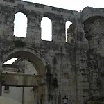 Ξενοδοχείο Peristil