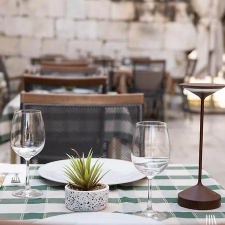 Szálloda Peristil 3*