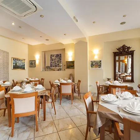 Hotel Peristil 3*