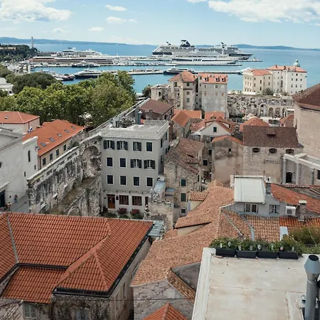 Peristil Hotel 3*