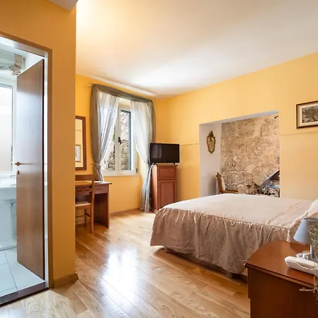 Hotel Peristil