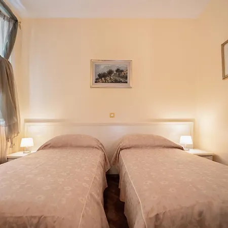 Hotel Peristil