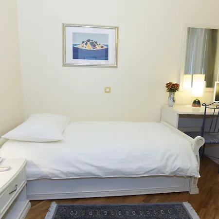 Peristil Szálloda 3*