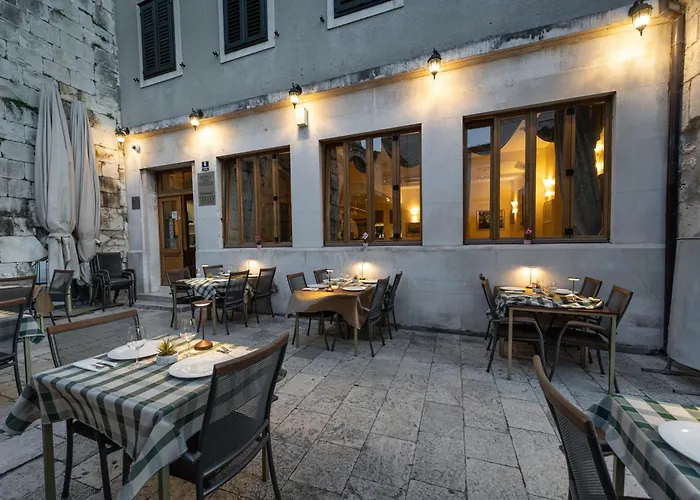 Ξενοδοχείο Peristil 3*