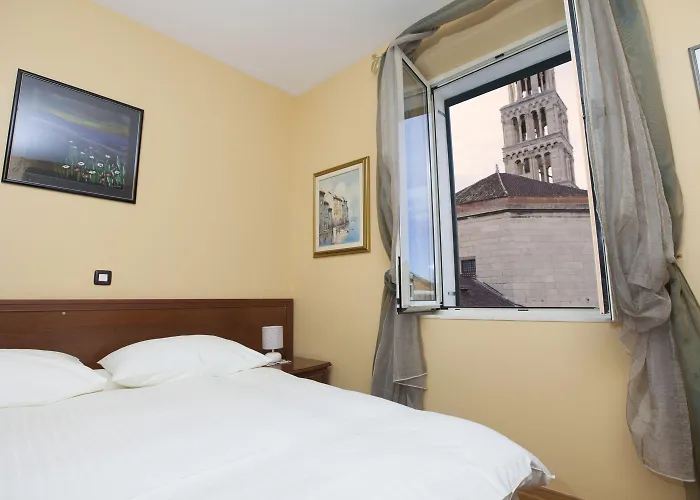 Ξενοδοχείο Peristil 3*