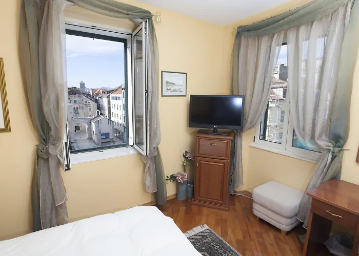 Ξενοδοχείο Peristil 3*