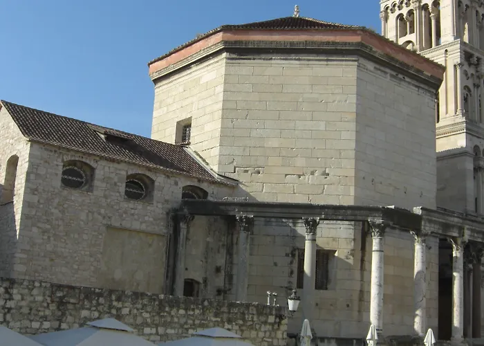 Ξενοδοχείο Peristil 3*